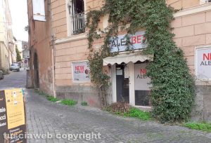 Viterbo - Erbacce nel centro storico