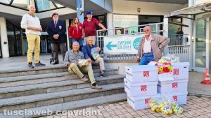 Viterbo - Mele Aism donate all'Emporio solidale