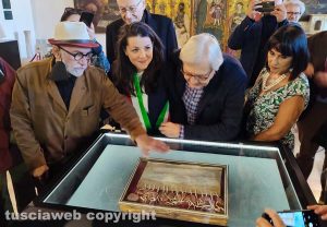 Pergamena del conclave a palazzo dei Papi - Paolo Pelliccia, Chiara Frontini e Vittorio Sgarbi