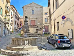 Viterbo - Piazza della Crocetta