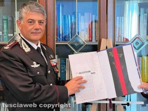 Viterbo - Il colonnello Massimo Friano presenta il calendario dell'Arma