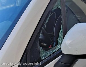 Viterbo - Una macchina danneggiata all'Ellera