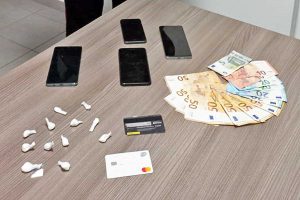 Carabinieri - Sutri - Droga, cellulari e soldi sequestrati