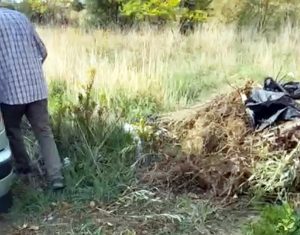 Civitavecchia - Rifiuti abbandonati lungo la strada