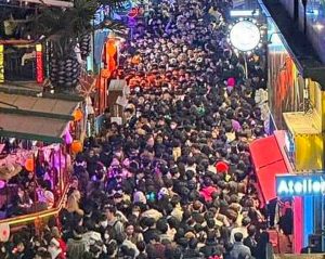 Calca durante i festeggiamenti di halloween a Seul