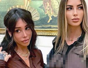 Le due influencer agli Uffizi