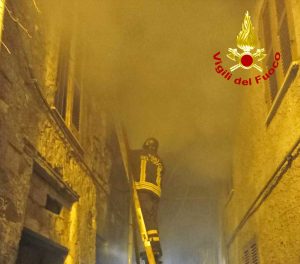 Fabrica di Roma - L'incendio nel centro storico