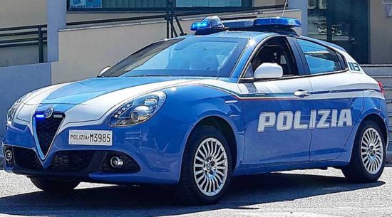 Un'auto della polizia - foto d'archivio