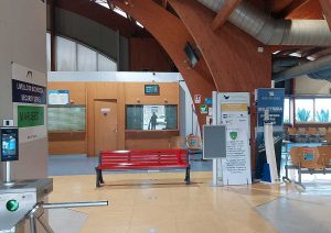 Civitavecchia - Panchine rosse al porto