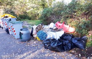 Viterbo - Rifiuti abbandonati a strada Monte Pizzo