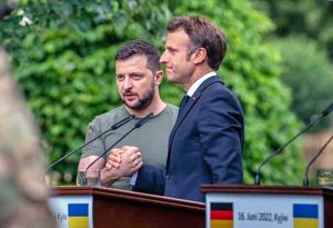Volodymyr Zelensky ed Emmanuel Macron