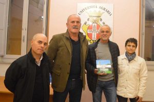 Il volume della "Tarquinia, le 100 meraviglie (+1)" entra nel fondo librario dell'Università agraria