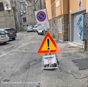 Viterbo - L e buche al parcheggio di largo Marconi