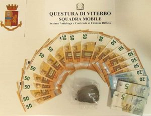 Viterbo - Droga e soldi contanti sequestrati dalla polizia