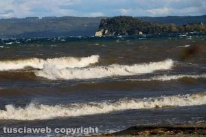 Capodimonte - Il lago di Bolsena mosso