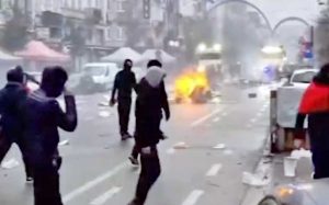 Guerriglia urbana a Bruxelles dopo la partita Marocco-Belgio