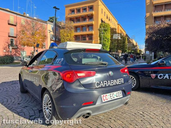 Viterbo - Carabinieri in piazza dei caduti