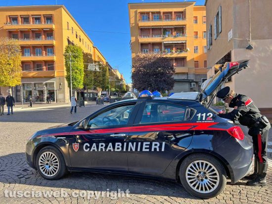 Viterbo - Carabinieri in piazza dei caduti