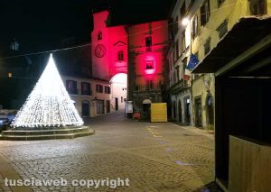 Montefiascone - Le luminarie natalizie a piazza Vittorio Emanuele
