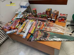 I fuochi d'artificio sequestrati dalla Finanza
