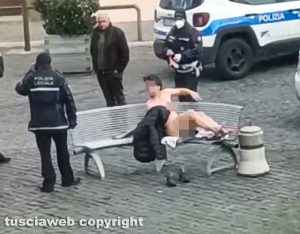 Cura di Vetralla - La donna nuda sulla panchina