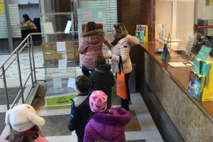 Viterbo - I bambini della scuola Concetti spediscono la letterina a Babbo Natale