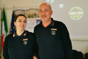 Due agenti della polizia postale