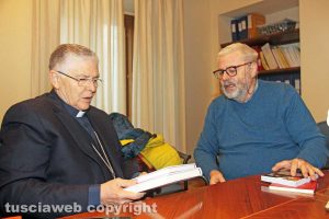 Viterbo - Il vescovo Orazio Francesco Piazza e il direttore di Tusciaweb Carlo Galeotti