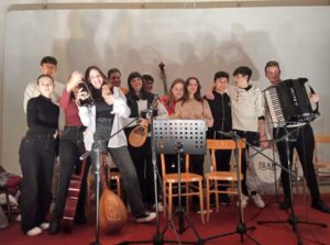 Viterbo - Gli studenti del Santa Rosa in concerto a Villa Rosa