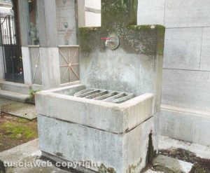 Viterbo - Fontana al cimitero San Lazzaro