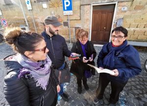 Grotte di Castro - Il sopralluogo dei narratori della passeggiata racconto