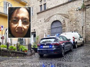 Viterbo - I carabinieri in via dell'Orologio vecchio - Nel riquadro: Monica Capurso