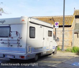 Bagnaia - Camper parcheggiato a piazza don Pierini