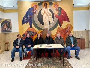 Viterbo - Da sinistra: Marco Bertuccini, Sandro Sordini, don Flavio Valeri, Vanessa Renato, Roberto Marchetti e Luigi Orsini