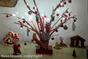 Composizione natalizia di Daniela, presepe e albero riciclato