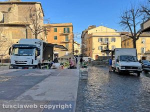Viterbo - Il mercato di San Faustino con il palco