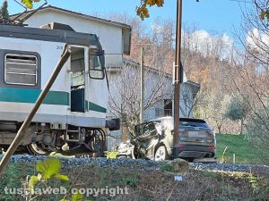 Vitorchiano - Treno travolge auto