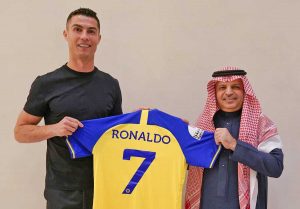 Cristiano Ronaldo firma con l'Al-Nassr