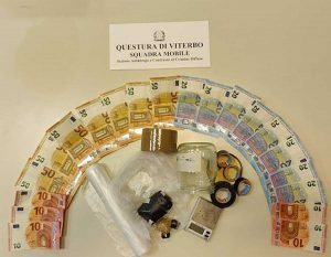 Viterbo - Polizia - Droga e materiale sequestrati