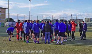 Civitavecchia - Tecnico e giocatori prima dell'allenamento