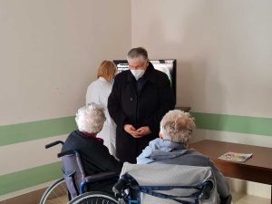 Acquapendente - Il vescovo Piazza in visita alla Rsa San Giuseppe