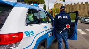 Viterbo - La polizia a piazzale Gramsci