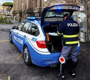 Viterbo - La polizia a piazzale Gramsci