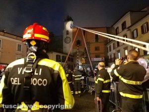 Montefiascone - La discesa della Befana 115 dalla torre dell'orologio di piazza Vittorio Emanuele