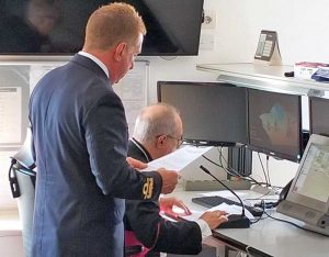 Gianrico Ruzza e il comandante Filippo Marini