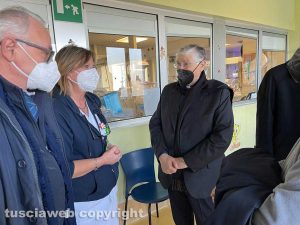 Viterbo - Il vescovo Orazio Francesco Piazza in visita a Belcolle
