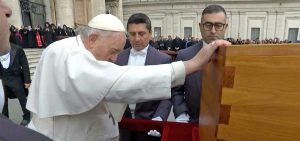 Città del Vaticano - I funerali di Benedetto XVI