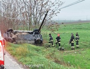 Viterbo - Auto cappotta sulla Commenda