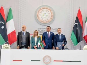La premier Giorgia Meloni incontra il primo ministro libico