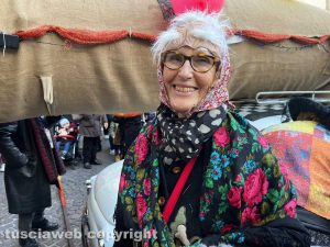 Viterbo - La calza della Befana più lunga del mondo